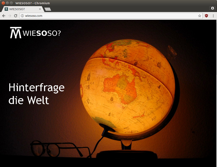 WIESOSO? als minimalistische Website mit einem großen Globus-Foto und dem Spruch 'Hinterfrage die Welt'