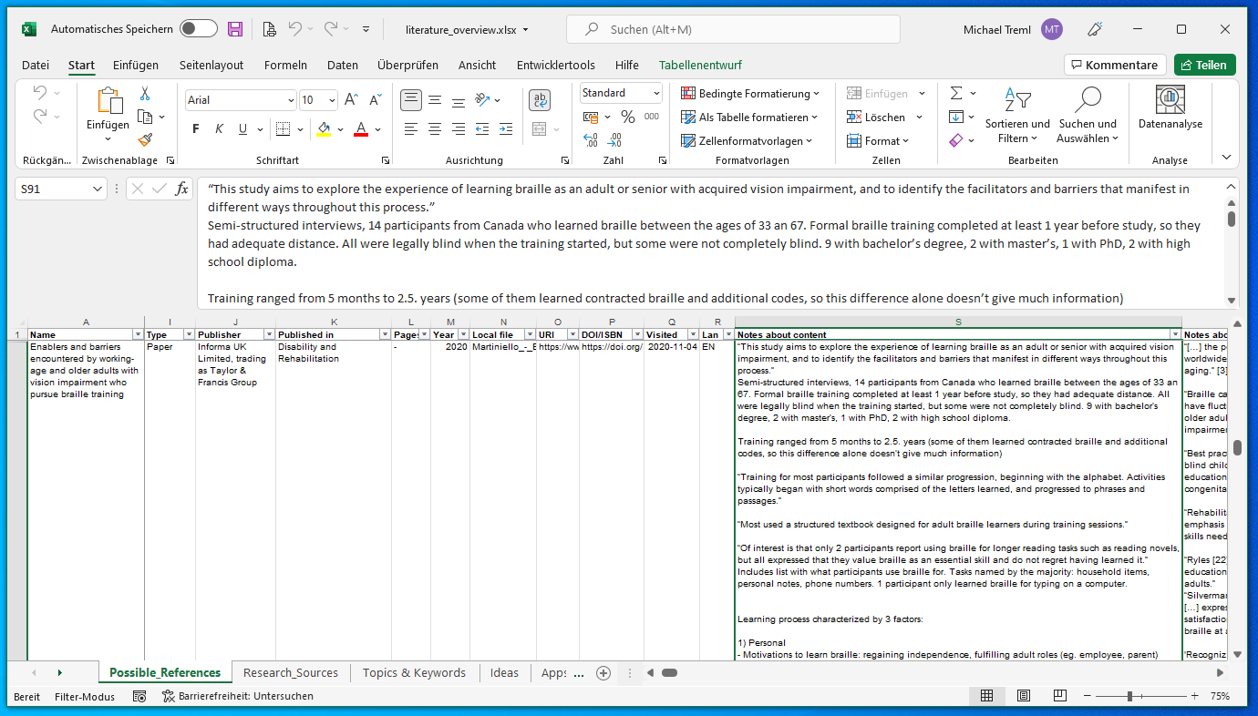 Excel Datei mit langem Text in einer markierten Tabellenzelle. Das Feld für die Formeleingabe im oberen Fensterbereich umfasst mehrere Zeilen und einen Scrollbalken.