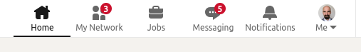 Hauptmenü auf LinkedIn. Beim Punkt »Messaging« wird in einem kleinen roten Kreis die Zahl 5 angezeigt.