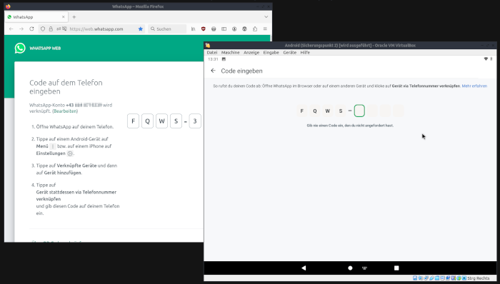 Zwei Programmfenster. Eines davon ist der Browser Firefox, in dem web.whatsapp.com geöffnet ist und einen Bestätigungs-Code anzeigt. Das zweite Fenster ist eine Android-Installation in der Virtuellen Maschine Virtualbox; hier muss der Code eingegeben werden.