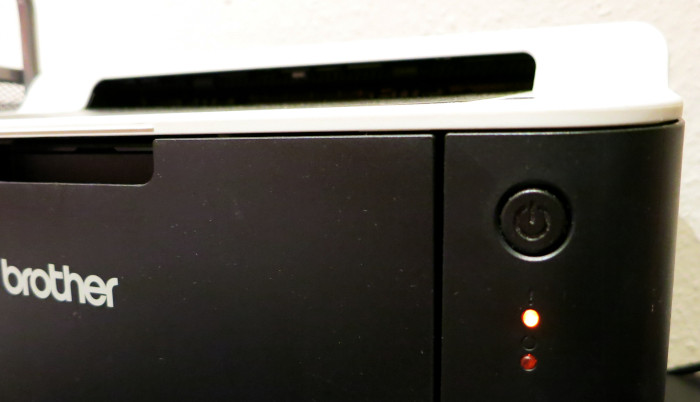 Rot leuchtende LED an meinem Laserdrucker.