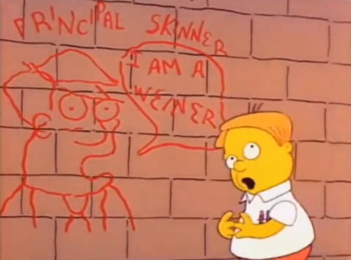Zeichentrick-Charakter aus »Die Simpsons« vor einem Graffiti, auf dem Principal Skinner sagt: »I am a Weiner.«