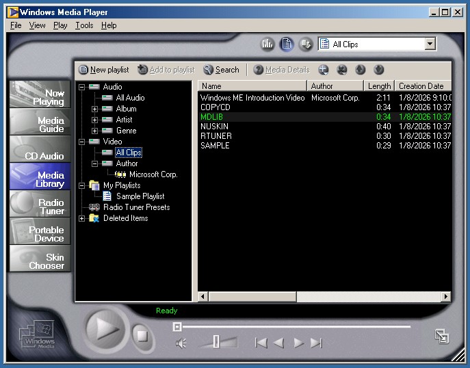 Programmfenster von Windows Media Player mit einer Oberfläche voller Rundungen, Licht- und Schatteneffekte und Hintergrundbilder.