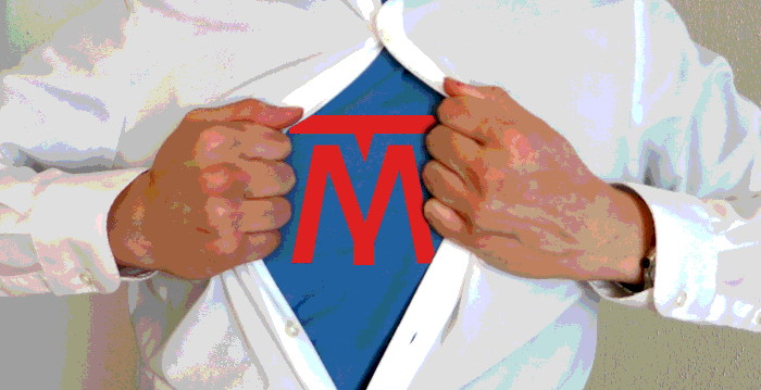 Ikonisches Bild eines teilweise aufgeknüpften Hemdes, das eine darunterliegende Superheldenuniform preisgibt. Das Superheldenlogo auf der Uniform entspricht dem WIESOSO-Logo.