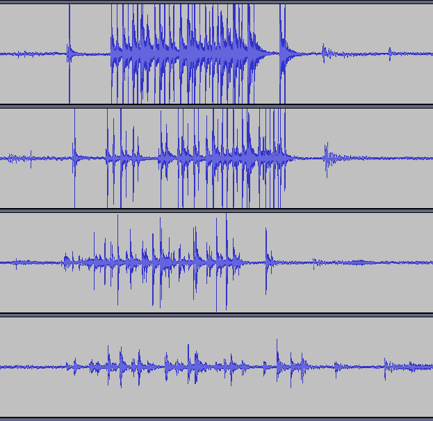 Vier Visualisierungen von Audio-Spuren mit immer geringeren Ausschlägen.